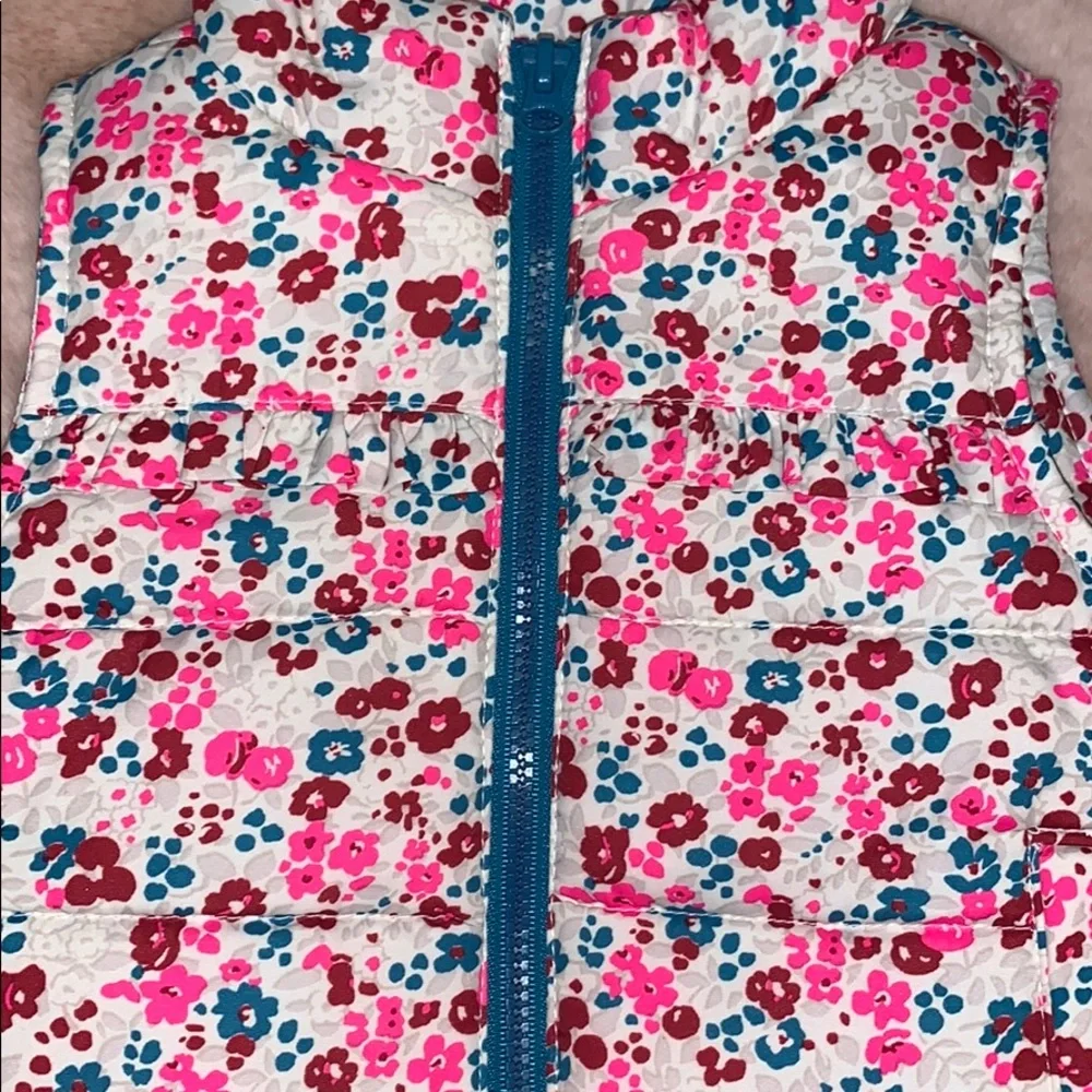 5 for $25🎈 NWOT baby girls oshkosh vest